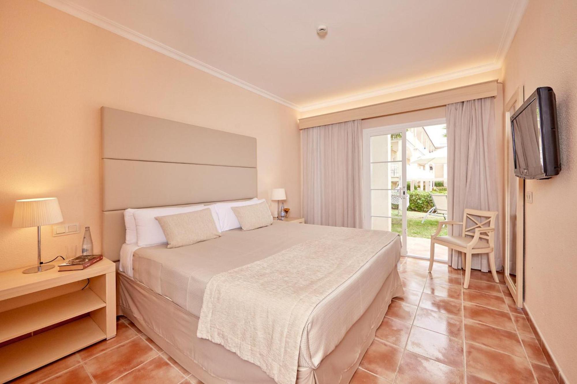 Zafiro Picafort Aparthotel 4*